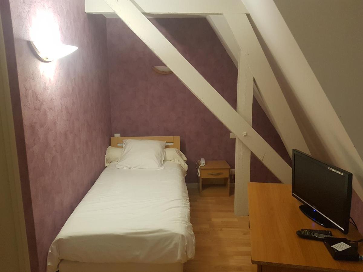 Auberge Le Cheylet Apchon Buitenkant foto