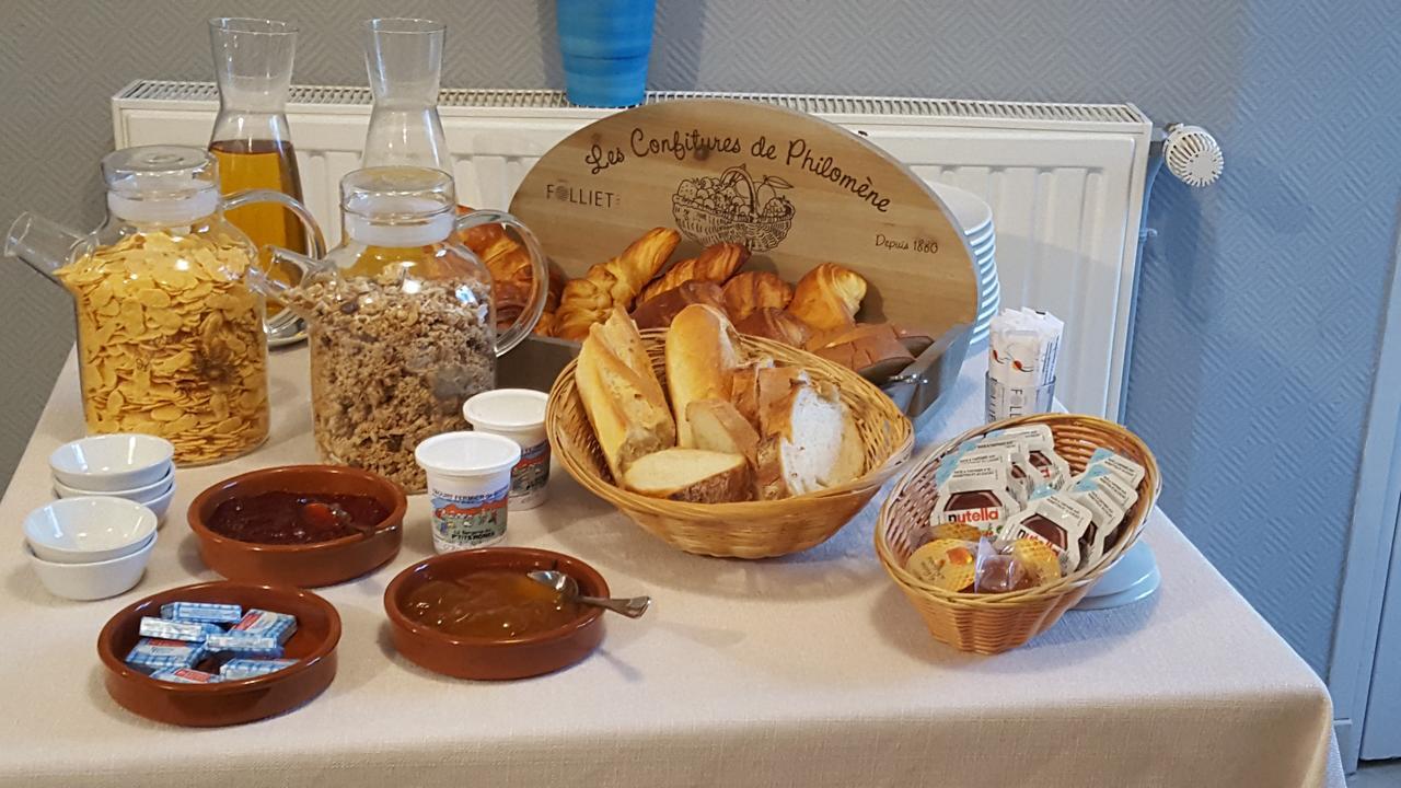 Auberge Le Cheylet Apchon Buitenkant foto